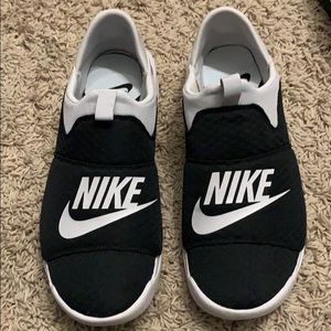 EUC NIKE WORKOUT SHOES